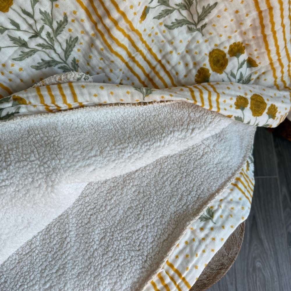 Anthropologie gauze cotton Sherpa floral printed throw blanket - Picture 4 of 6